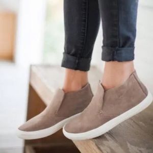 Women’s Slip-on Shoes